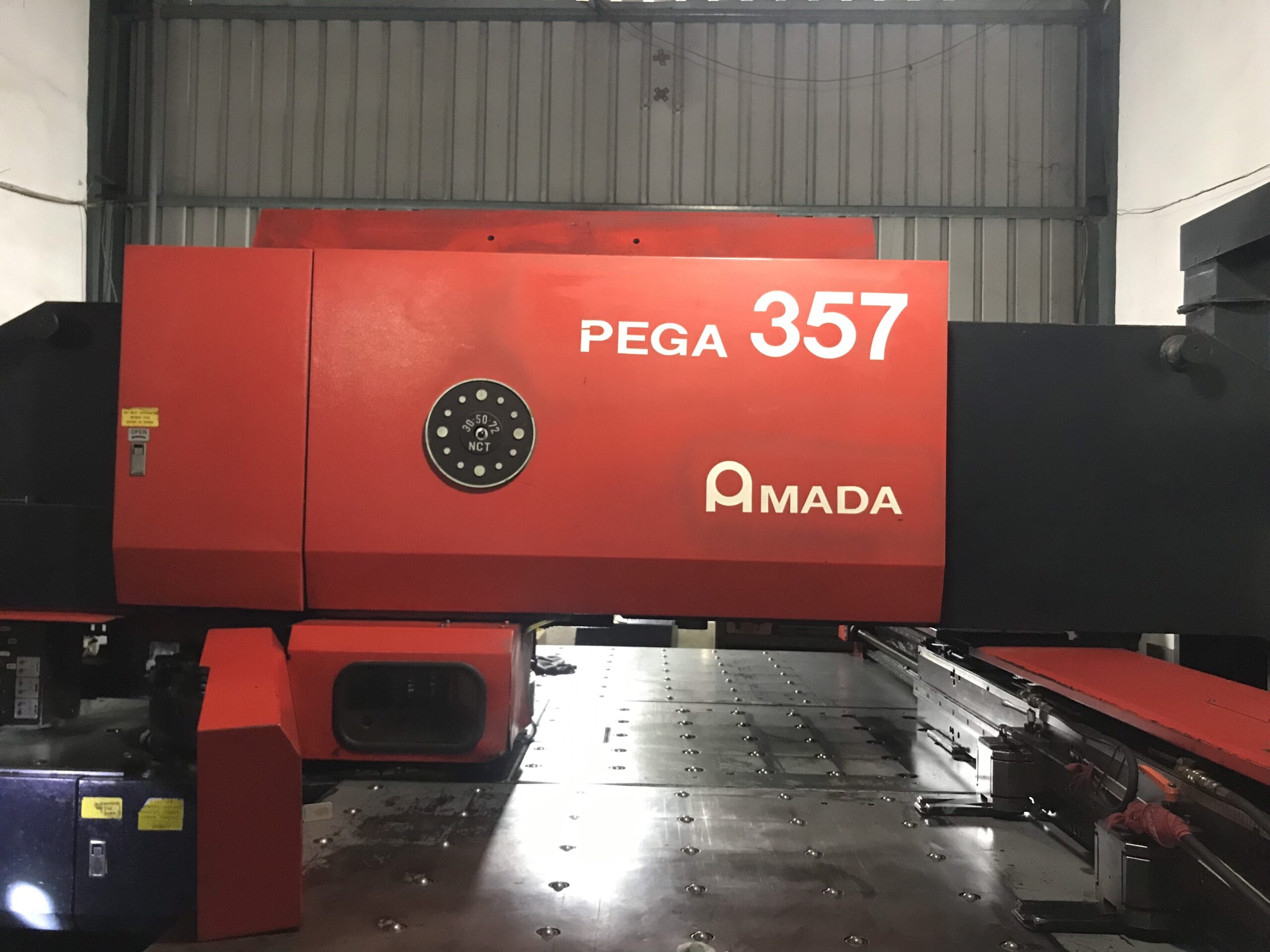 máy đột dập amada